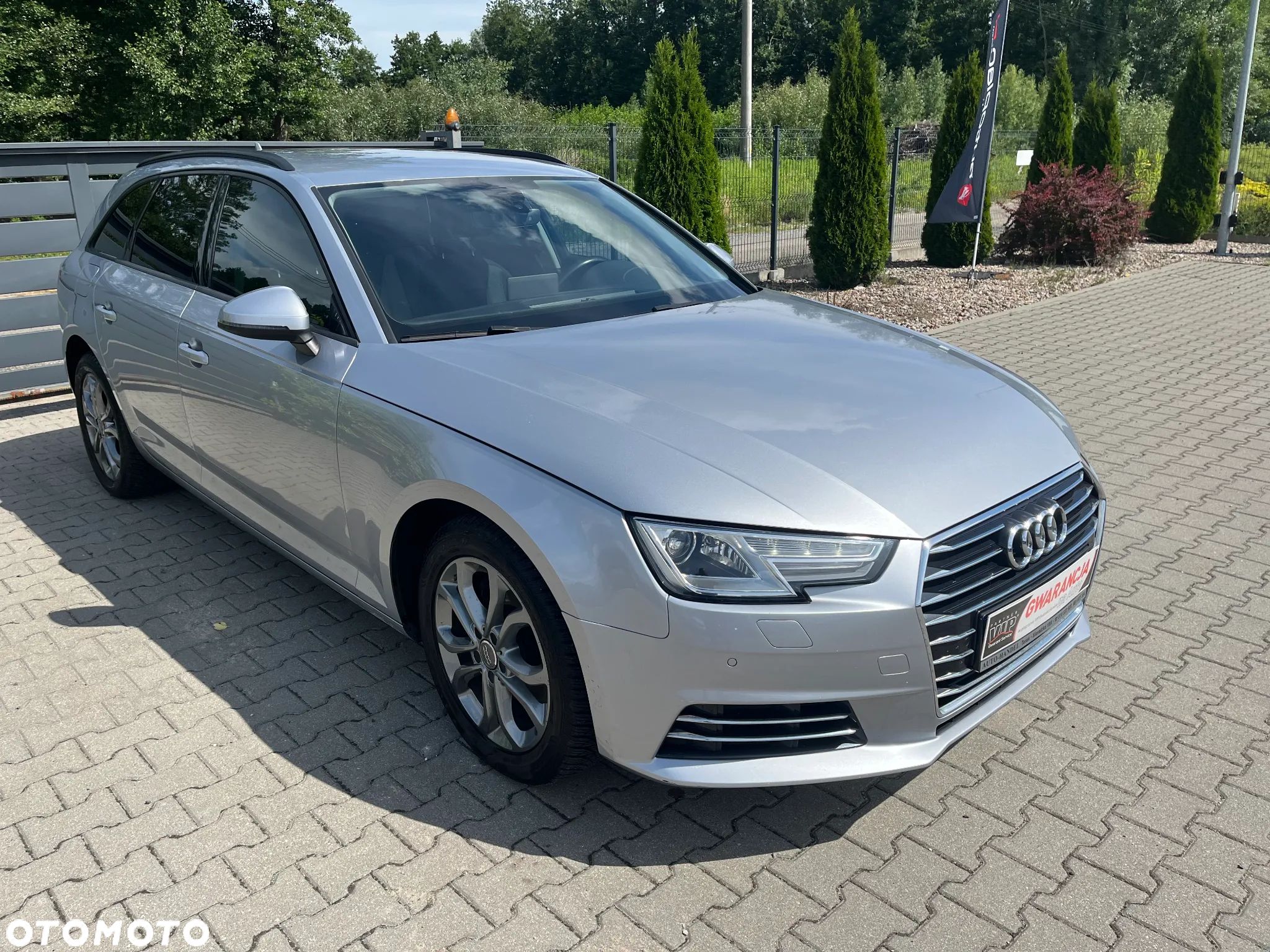 Audi A4 2.0 TDI Design - 1