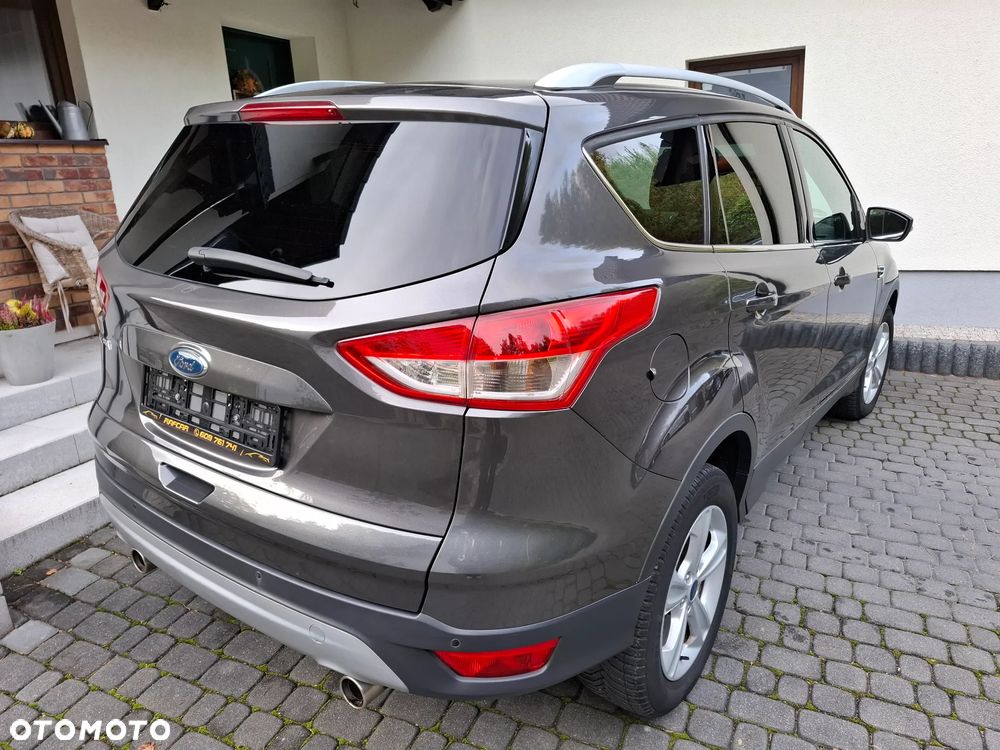 Ford Kuga 2.0 TDCi 2x4 Titanium - 6