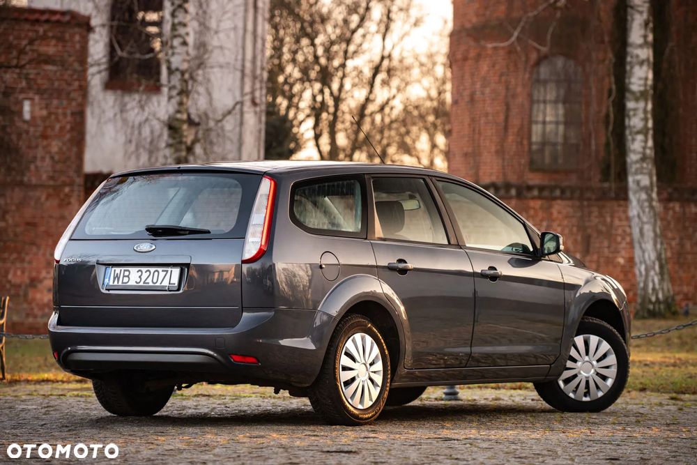 Ford Focus 1.6 Trend + - 7