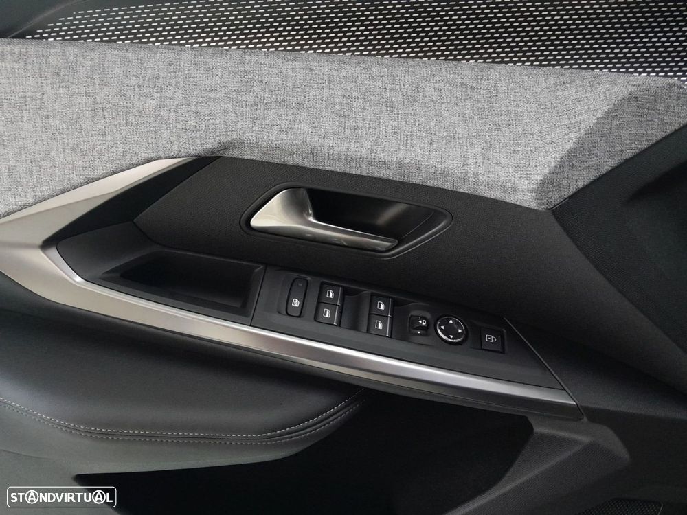 Peugeot 3008 1.2 Hybrid GT e-DCS6 - 23