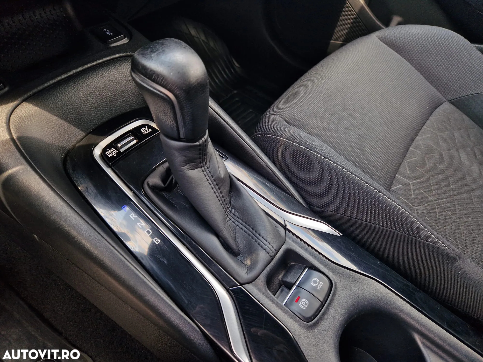 Toyota Corolla 1.8 HSD Dynamic - 17