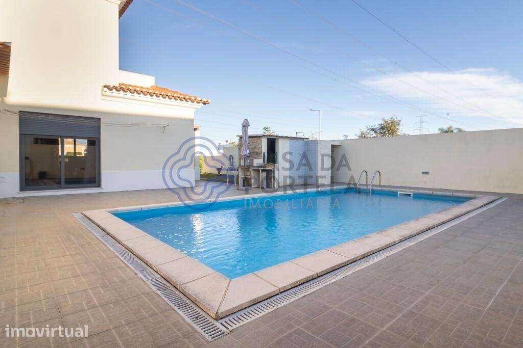 Moradia com piscina e jardim - Grande imagem: 5/41