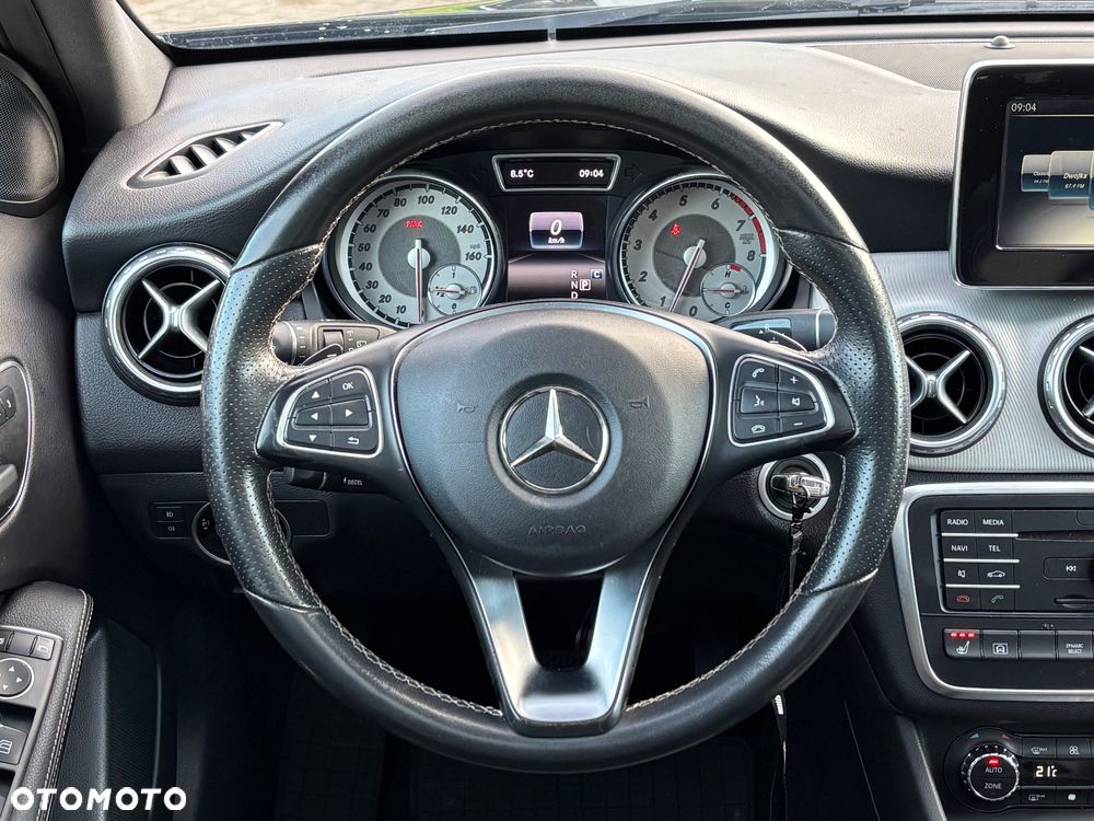 Mercedes-Benz GLA 250 4Matic 7G-DCT UrbanStyle Edition - 22