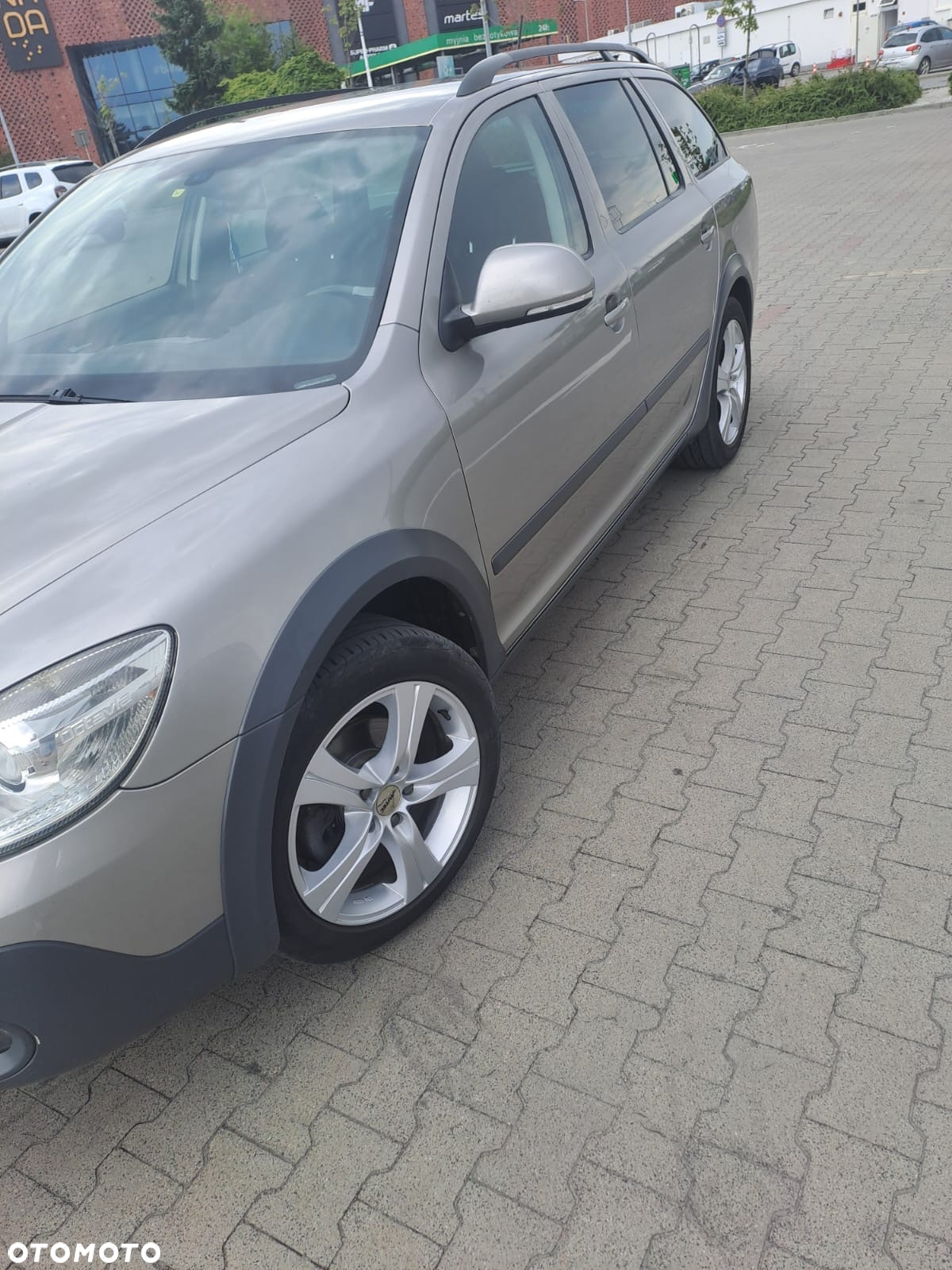 Skoda Octavia Combi 2.0 TDI DPF 4x4 Scout - 2