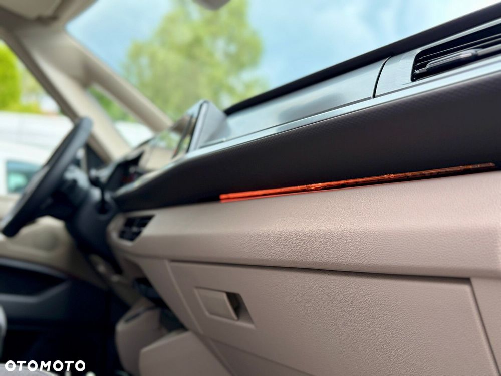 Volkswagen Multivan - 13