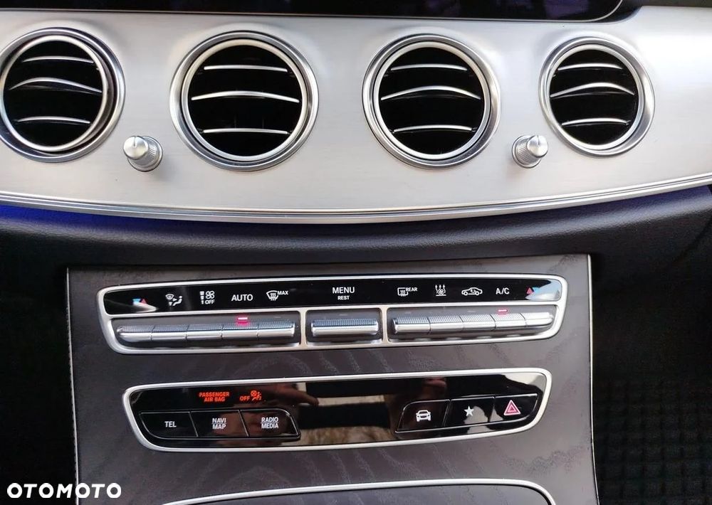 Mercedes-Benz Klasa E 300 9G-TRONIC AMG Line - 15