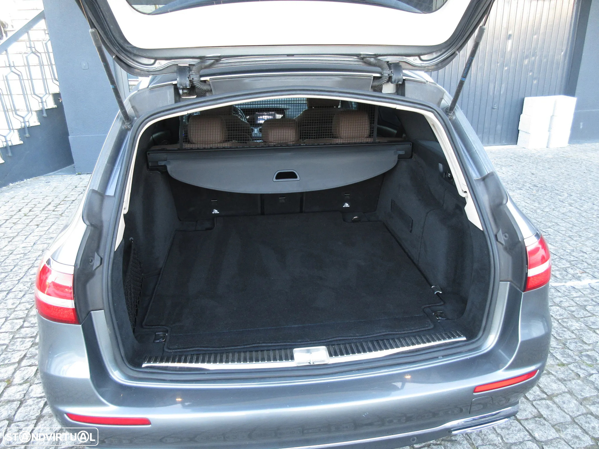 Mercedes-Benz E 200 - 30