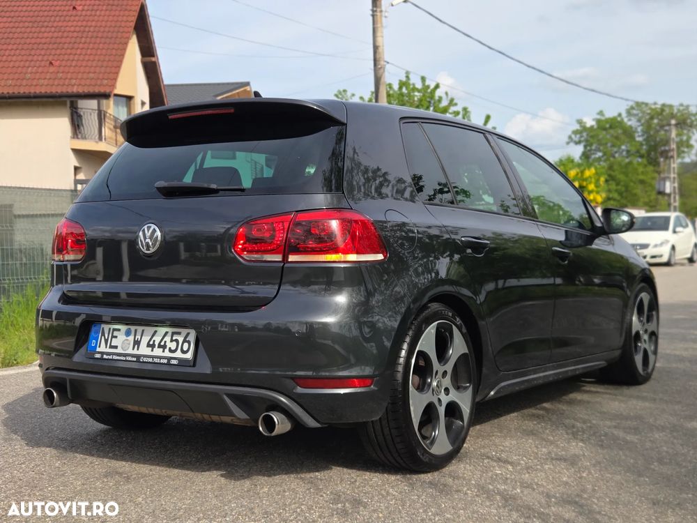 Volkswagen Golf 2.0 GTI - 2