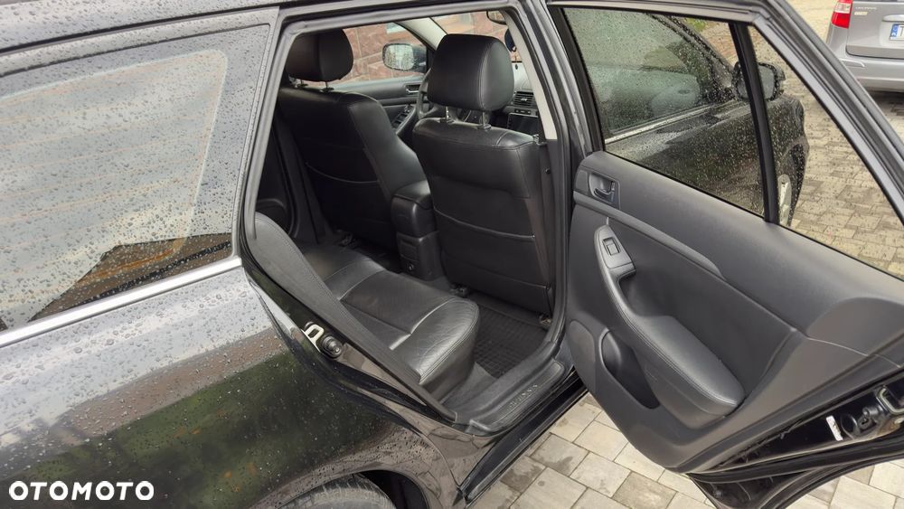 Toyota Avensis 2.0 D-4D Premium - 4
