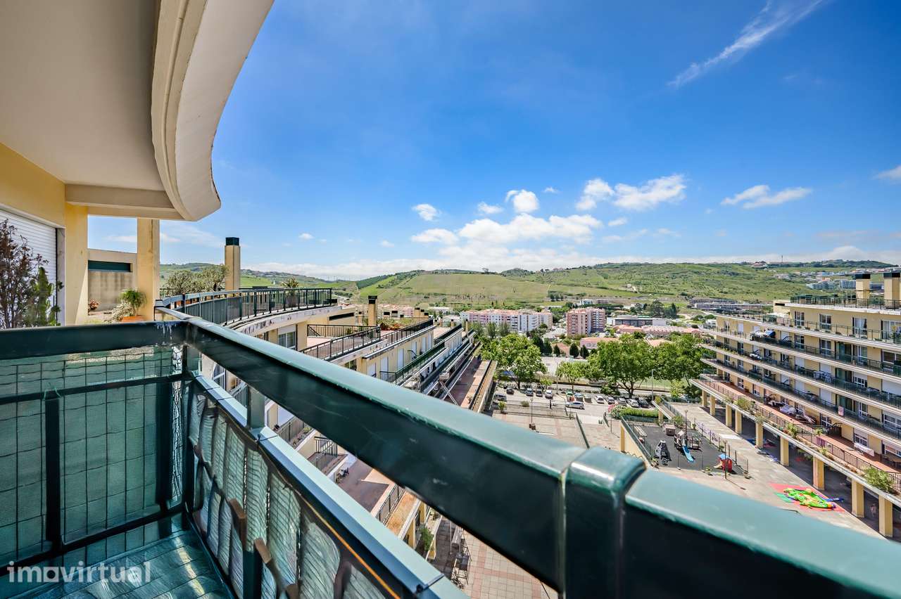 Espaçoso Apartamento no Condomínio Sol Jardim, com Parqueamento, Vista - Grande imagem: 2/22