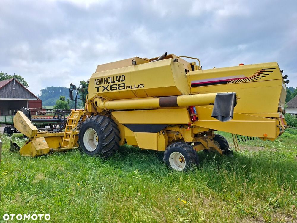New Holland Tx 68 - 9