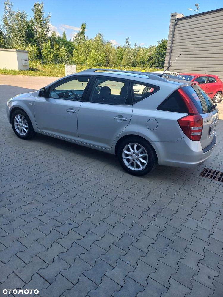 Kia Ceed - 9