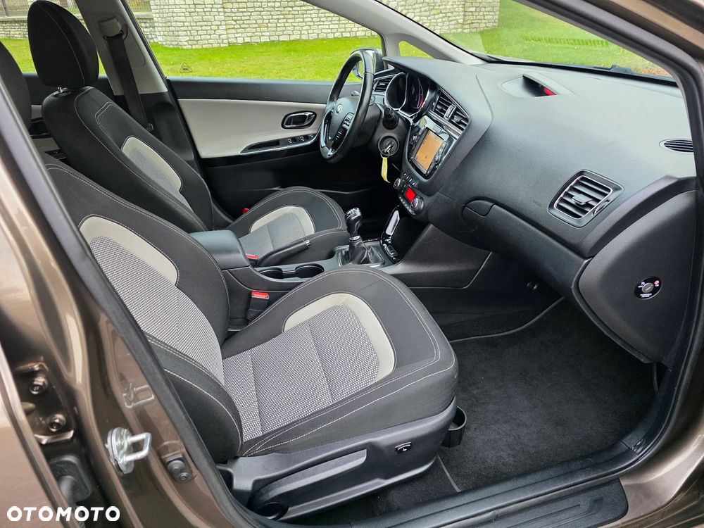 Kia Ceed - 8