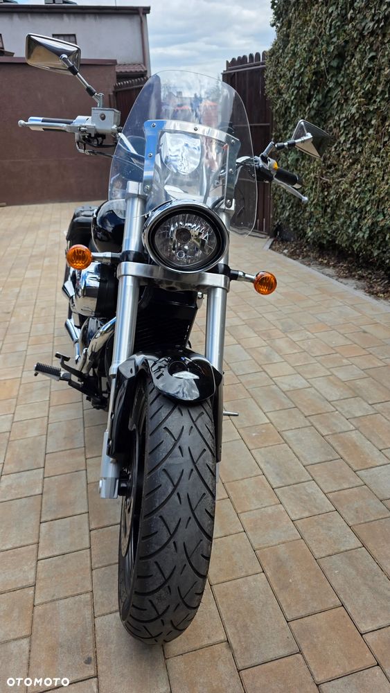 Suzuki Intruder - 16