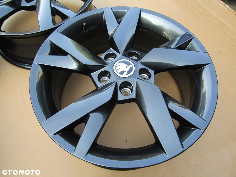 4x Felgi Aluminiowe 17 Skoda Kodiaq Karoq Octavia II III IV Superb Yeti 6,5 j 5x112 ET46 / 5E3601025 STAN IDEALNY - 14