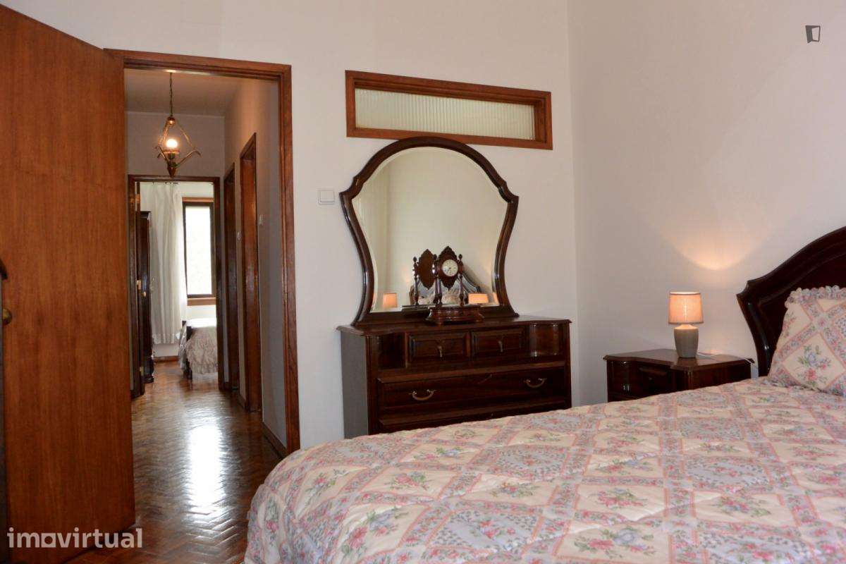 Quarto - localizado em Lordelo do Ouro Porto - Grande imagem: 3/18