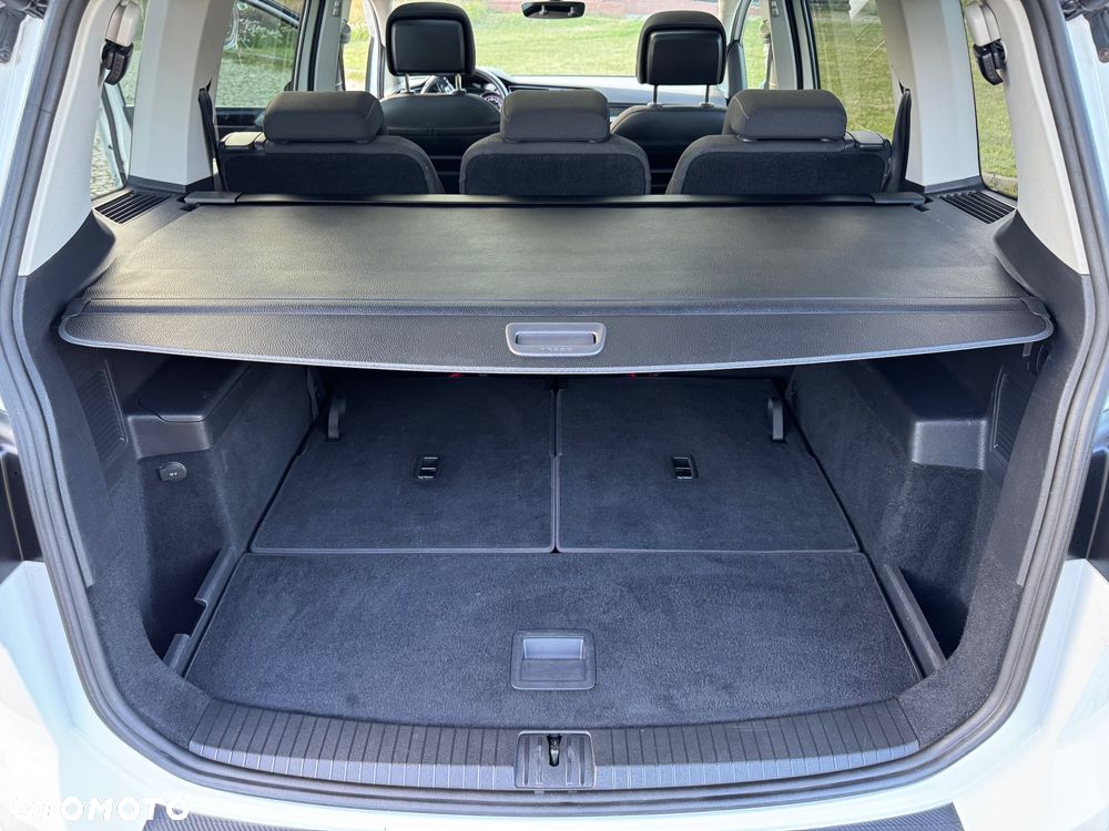 Volkswagen Touran - 35
