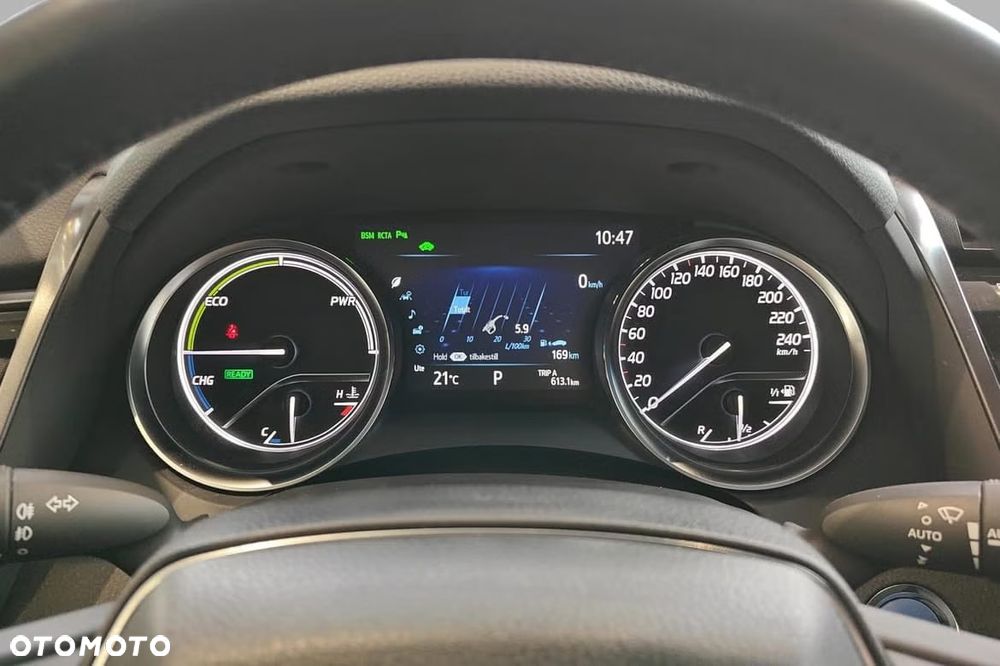 Toyota Camry Executive - 12