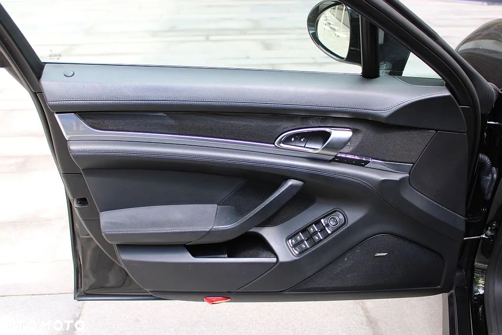Porsche Panamera GTS PDK - 12