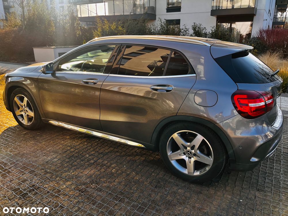 Mercedes-Benz GLA 180 7G-DCT AMG Line - 8