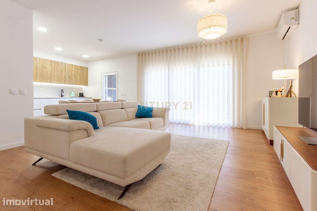 Moderno apartamento T3, com parqueamento e varandas em Santo António d - Grande imagem: 2/24