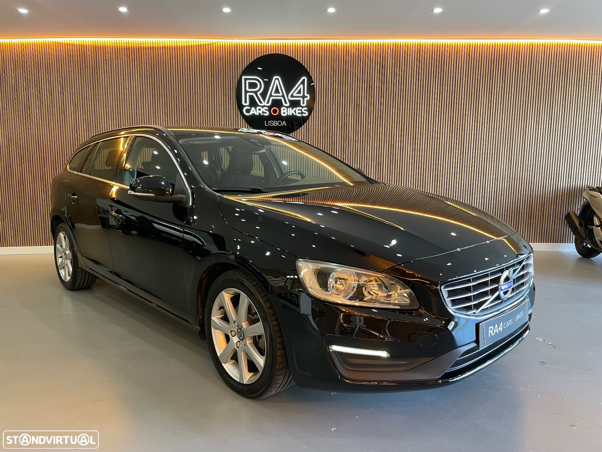 Volvo V60 2.0 D3 VOR Geartronic - 1