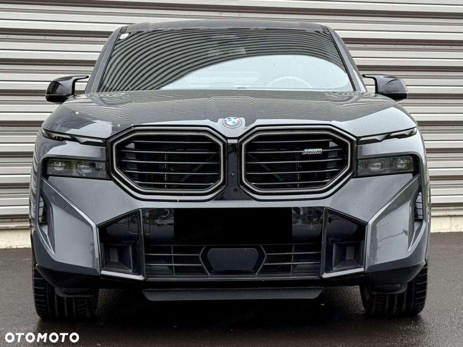 BMW XM - 7