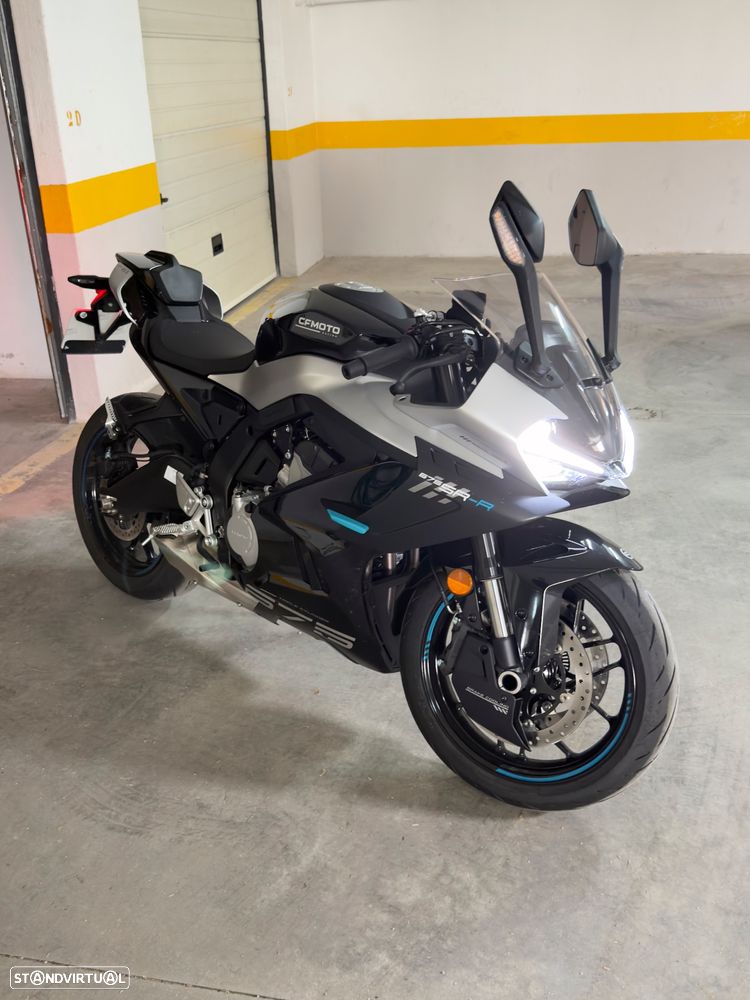 CF Moto 675SR-R - 2