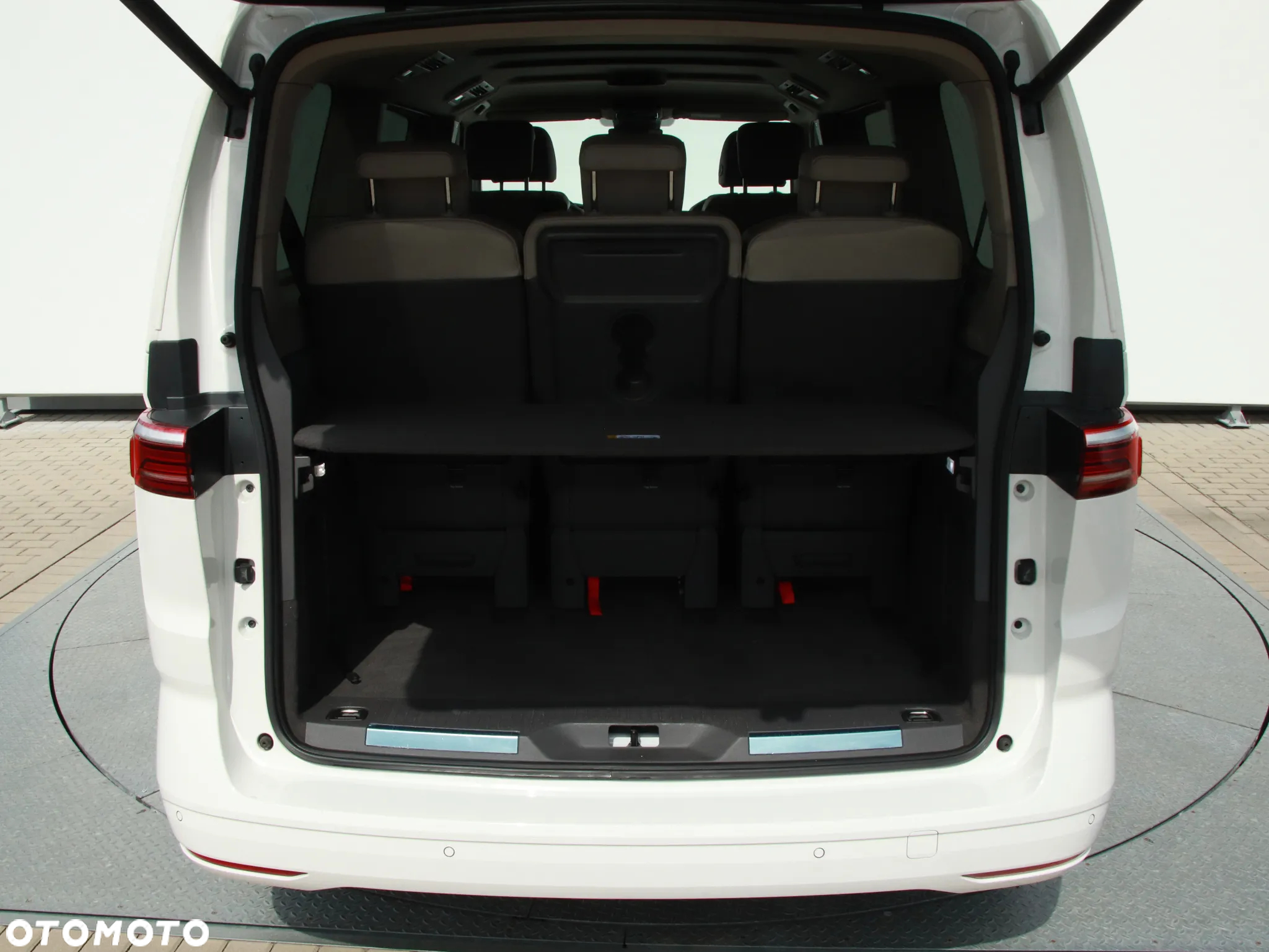 Volkswagen Multivan 2.0 TDI L2 Style DSG - 9