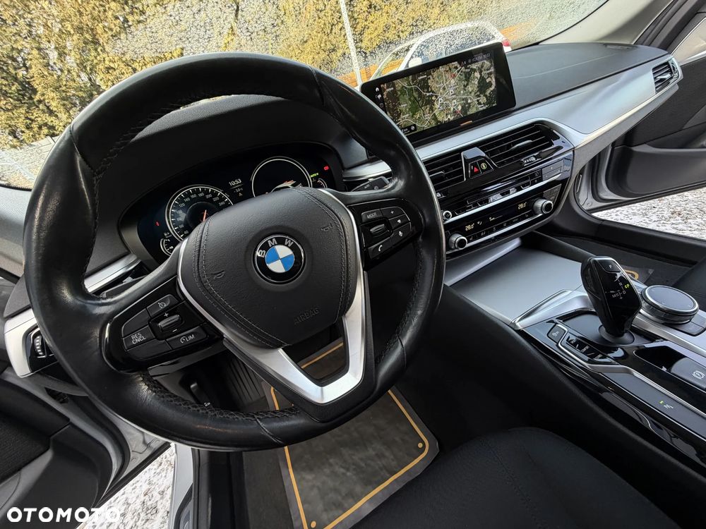 BMW Seria 5 520d - 29