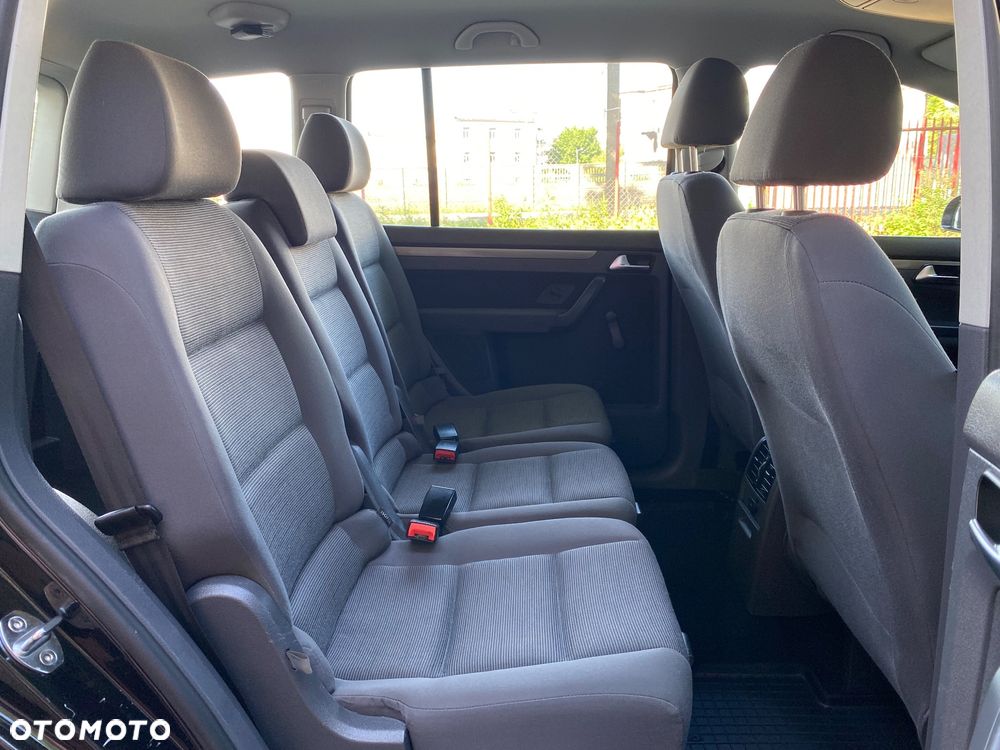 Volkswagen Touran - 21