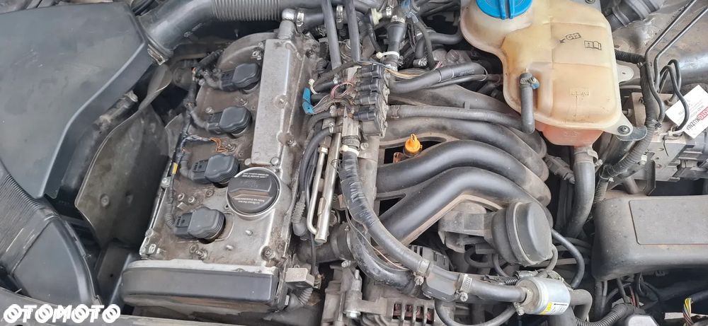 Silnik goły słupek Audi A6 C5 1,8 b ADR - 1