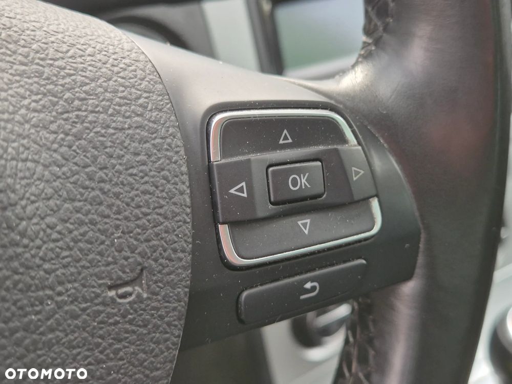 Volkswagen Passat 2.0 TDI DPF BlueMotion Technology Comfortline - 25