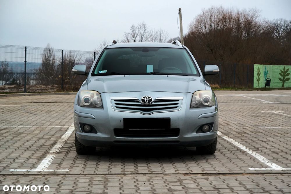 Toyota Avensis - 2