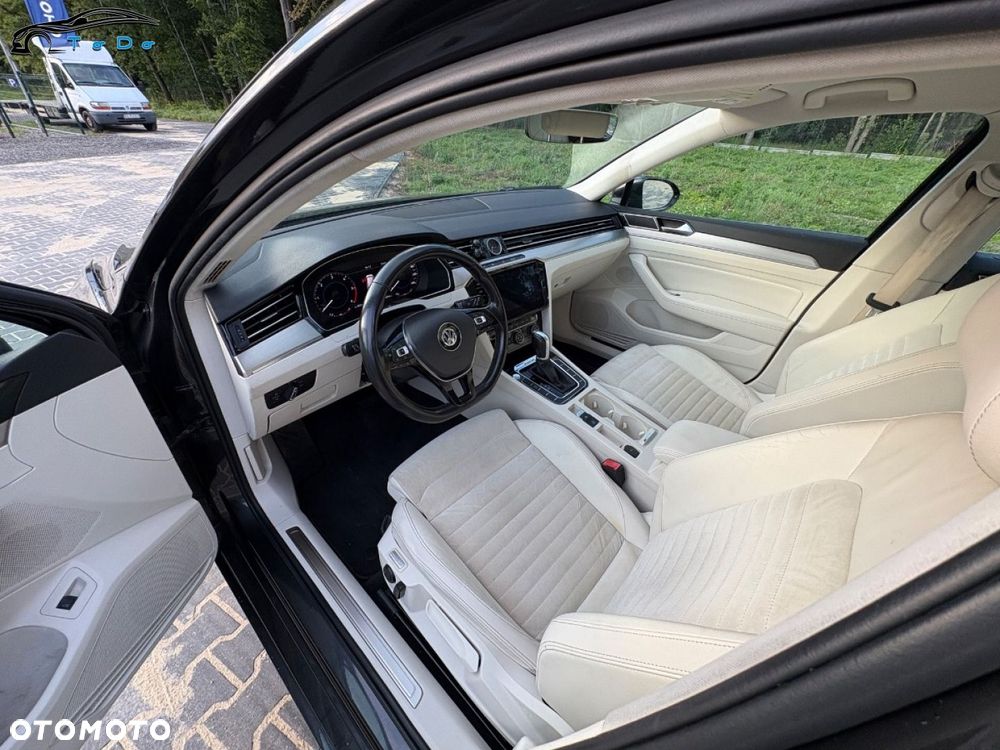 Volkswagen Passat Variant 2.0 TDI SCR 4Motion DSG Highline - 17