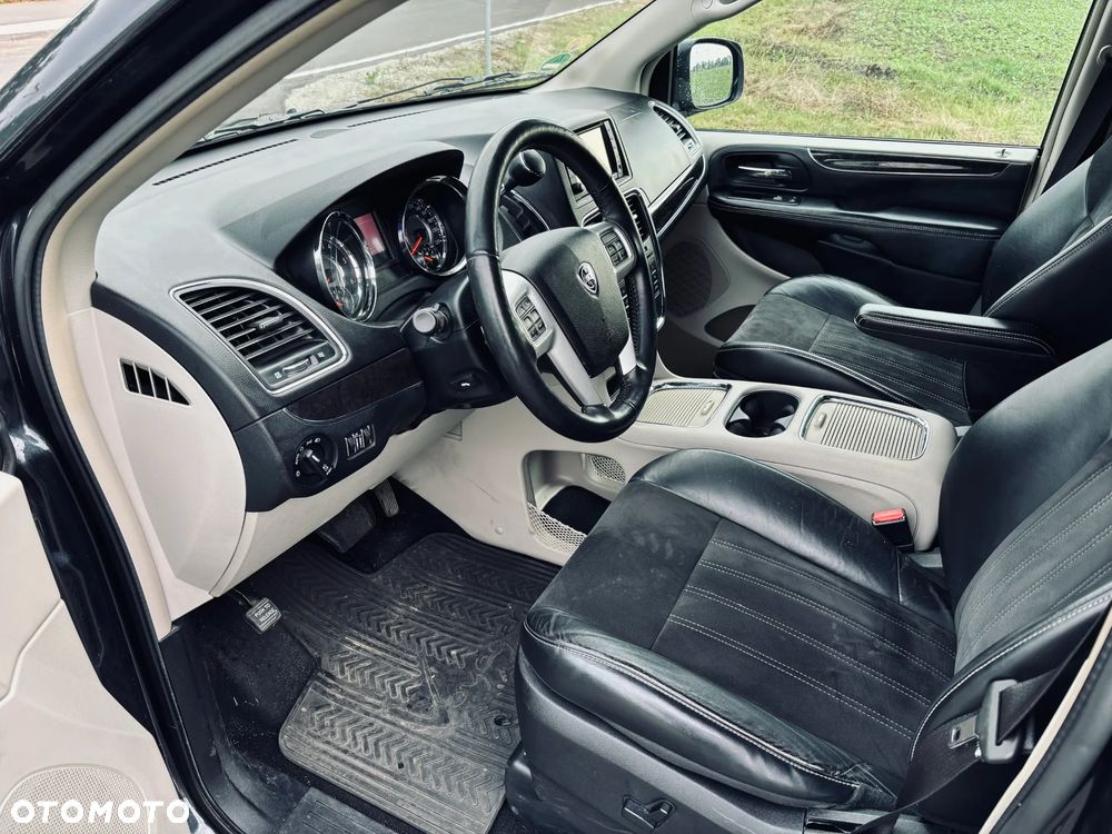 Lancia Voyager 2.8CRD Platinum - 7