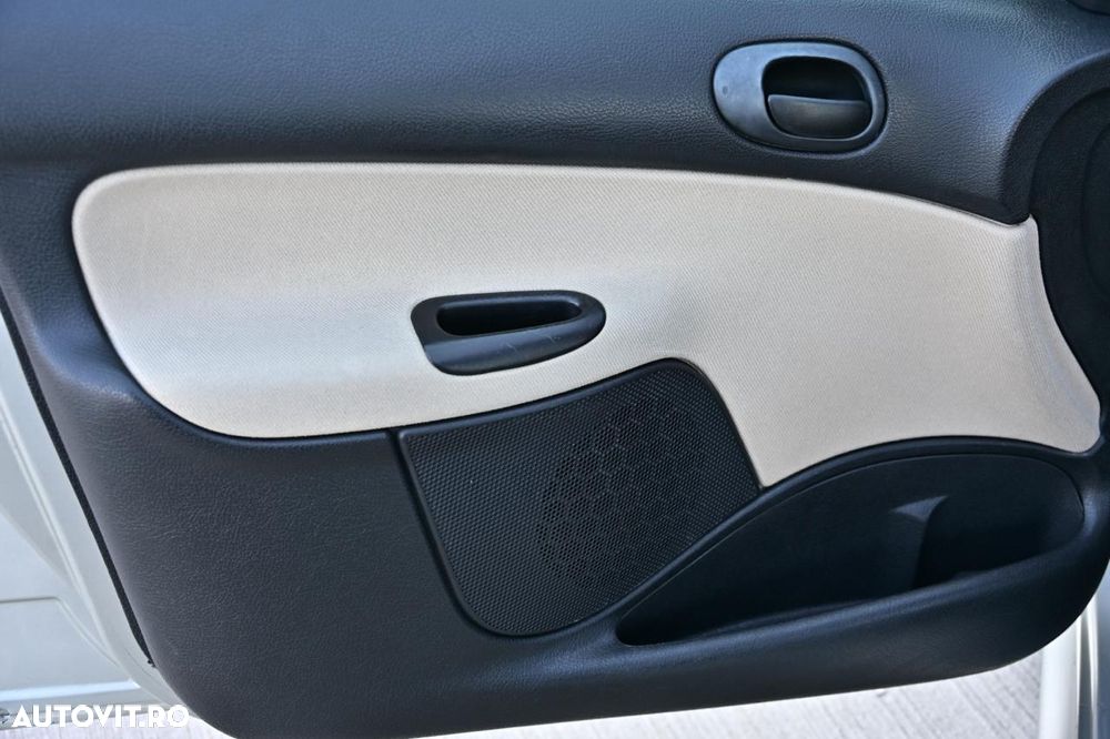 Peugeot 206 1.4E Sedan - 16