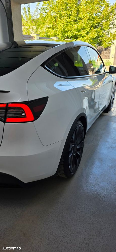 TESLA Model Y 2023 — imagine 25