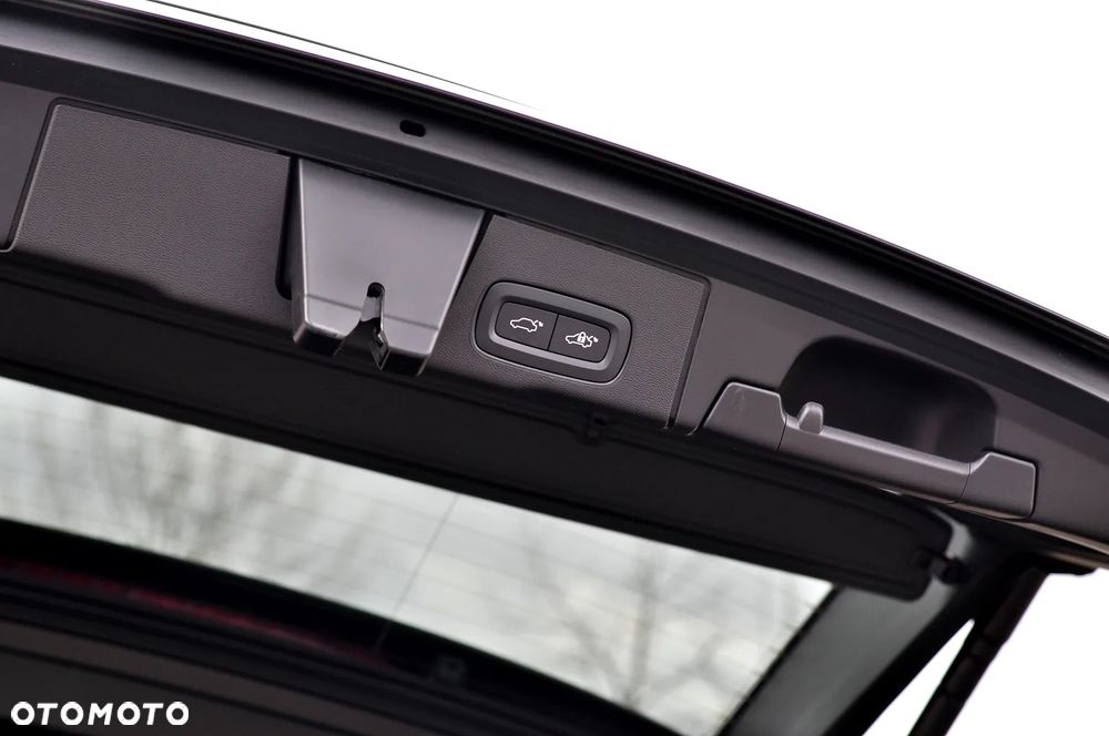 Volvo XC 60 B4 B Plus Dark - 20