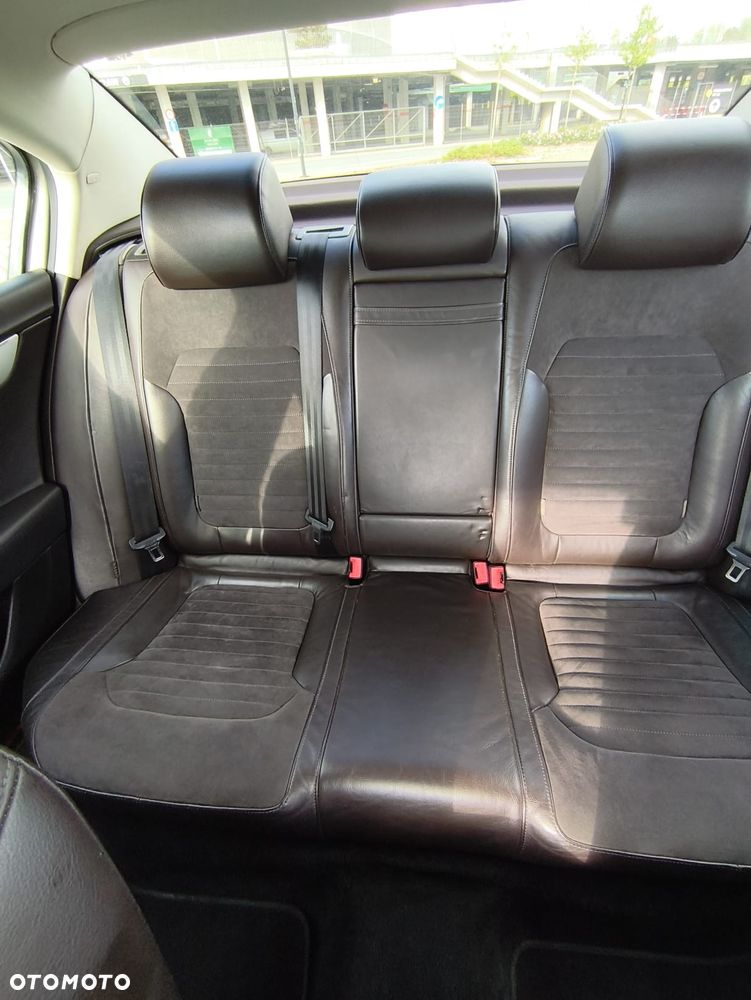 Volkswagen Passat 2.0 TDI DPF Highline - 15