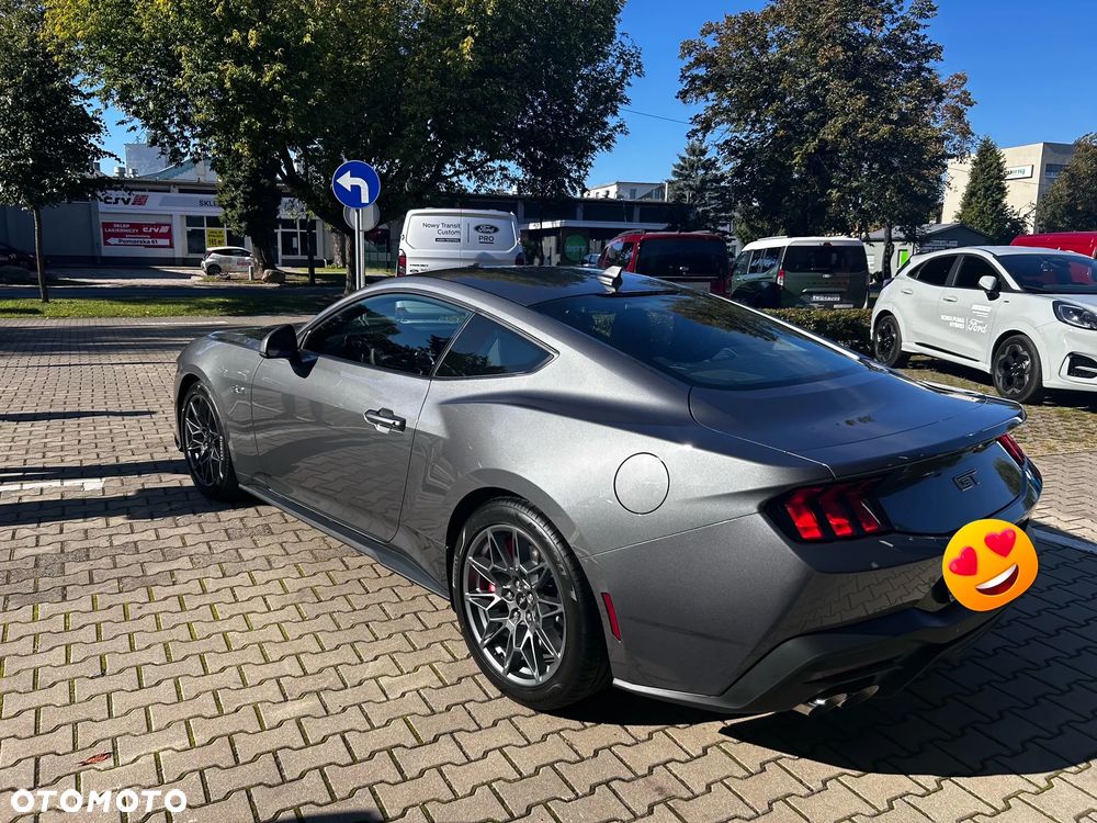 Ford Mustang - 4