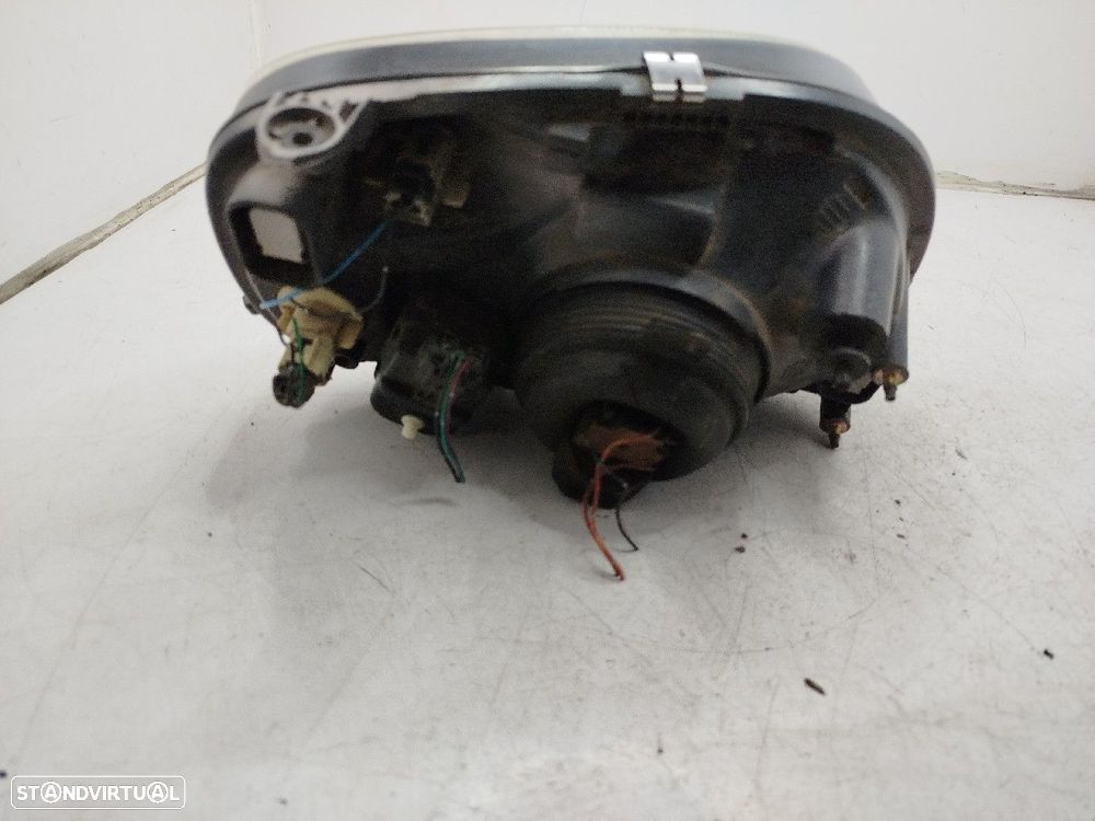 Farol/ Otica Dianteiro Esq Nissan Micra Ii (K11) - 3