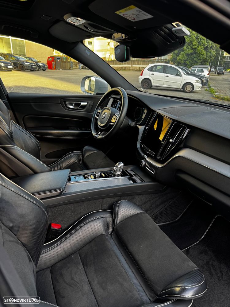 Volvo XC 60 2.0 T8 PHEV R-Design AWD - 17