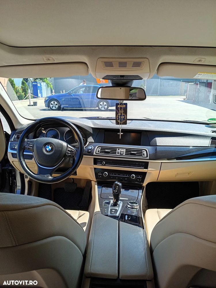 BMW Seria 5 525d xDrive - 9