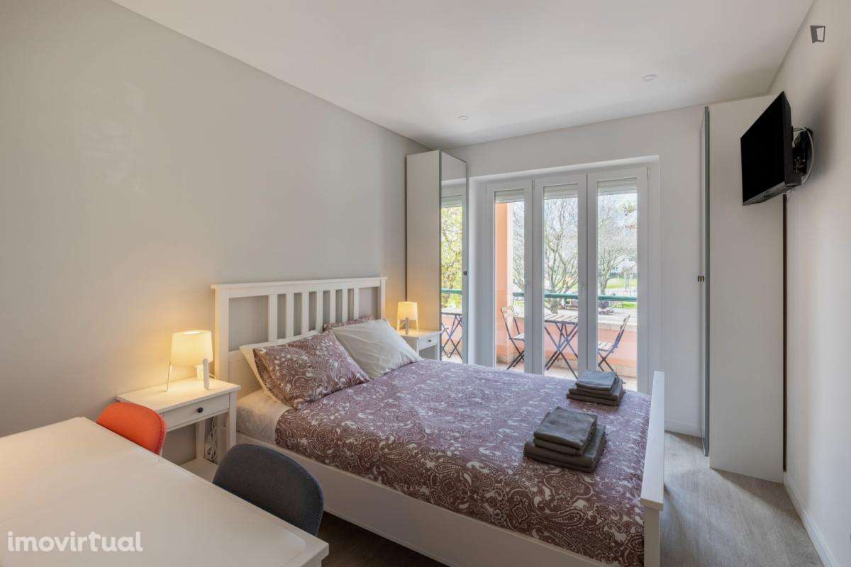 Quarto - localizado em Alameda Lisbon - Grande imagem: 3/14