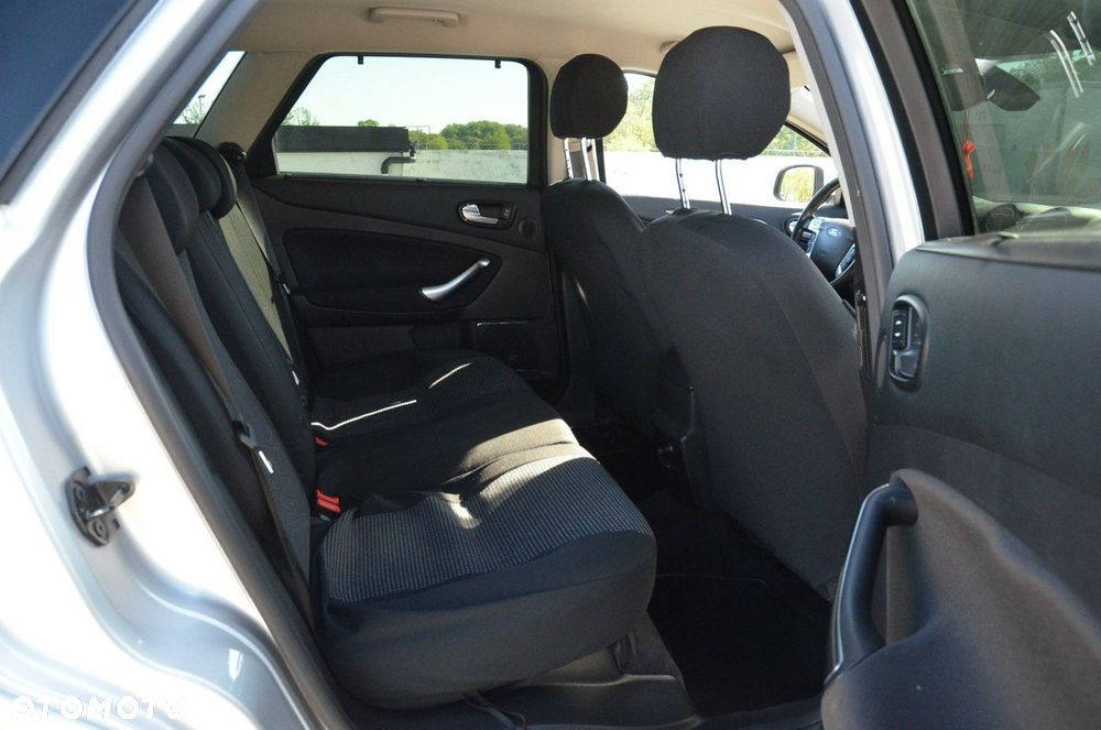 Ford Mondeo - 32