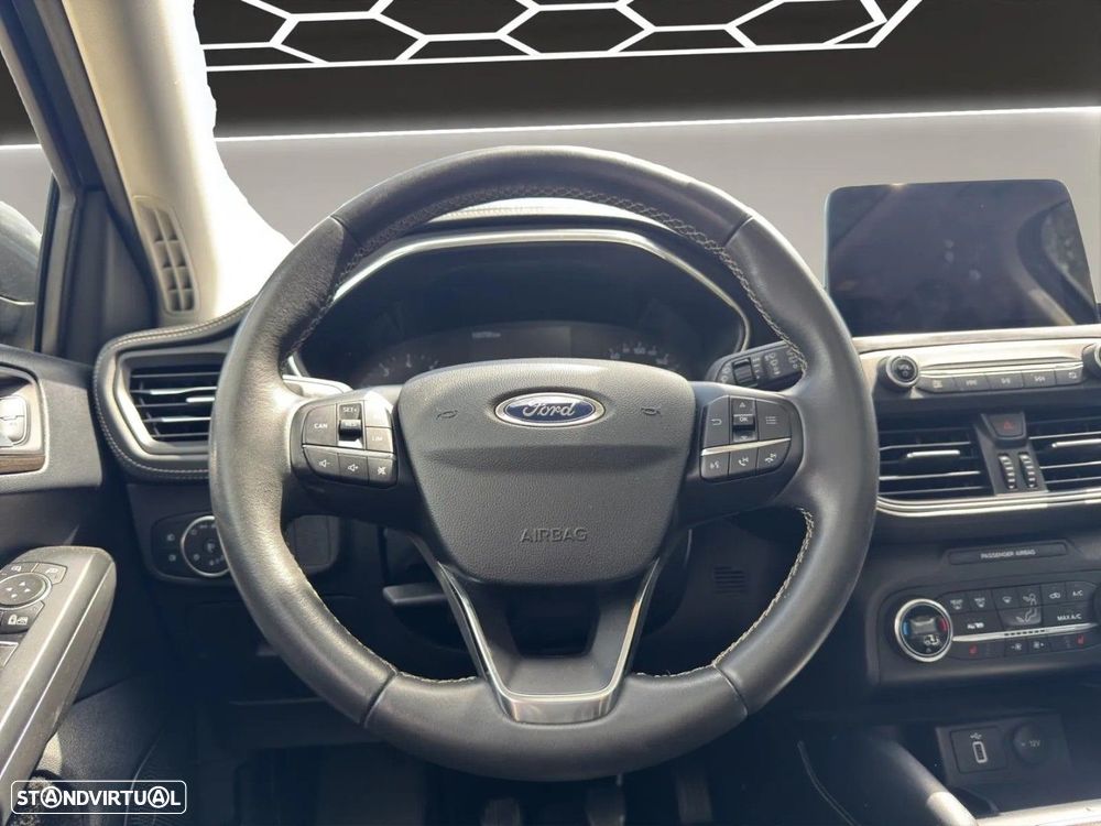 Ford Focus 1.5 EcoBoost Vignale — fotografia 9