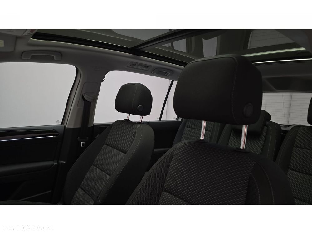 Volkswagen Touran - 18