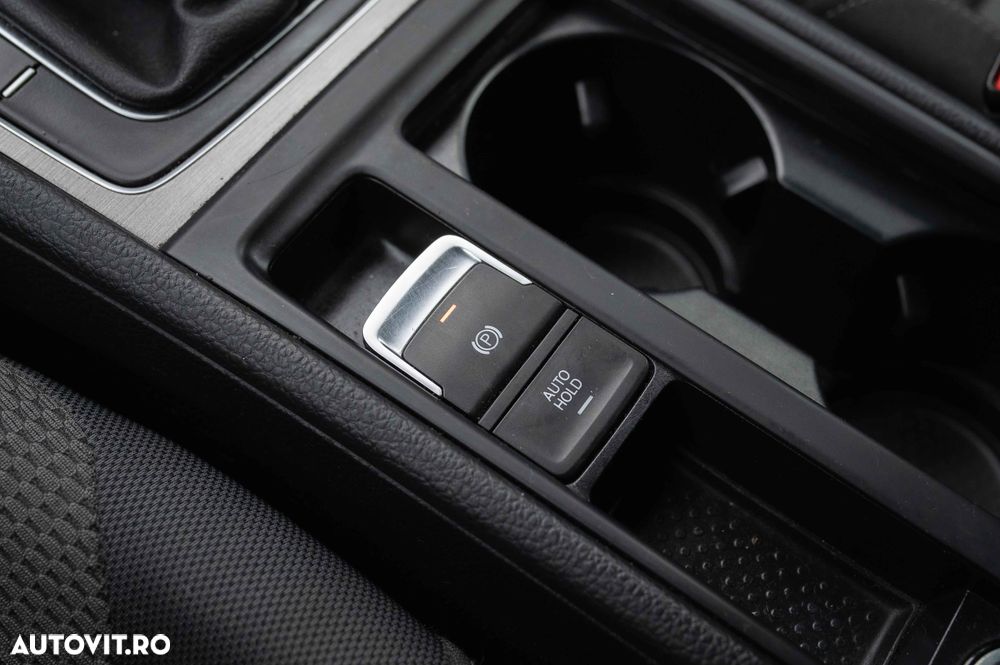 Volkswagen Golf 2.0 TDI DPF BMT Comfortline - 26