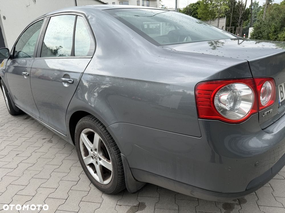 Volkswagen Jetta 1.6 Trendline - 10